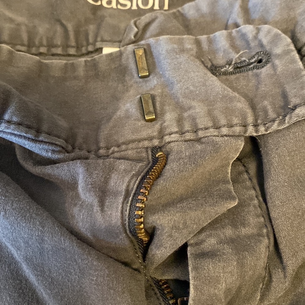 Basic gray short - Picture 3 of 5